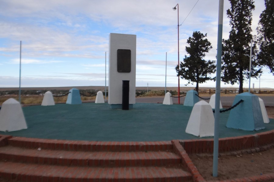 foto Monumento pozo 1 - Mirador - Plaza Huincul